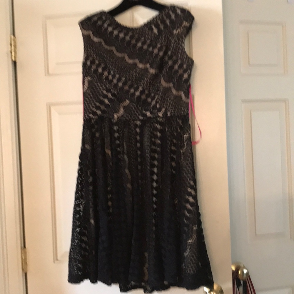 Betsy Johnson sleeveless black lace LBD Size 8